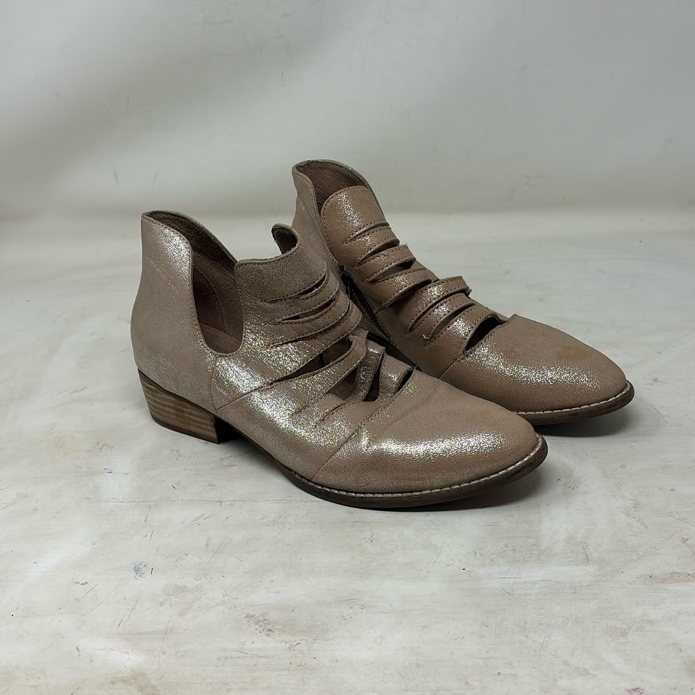 Seychelles ankle booties size 7